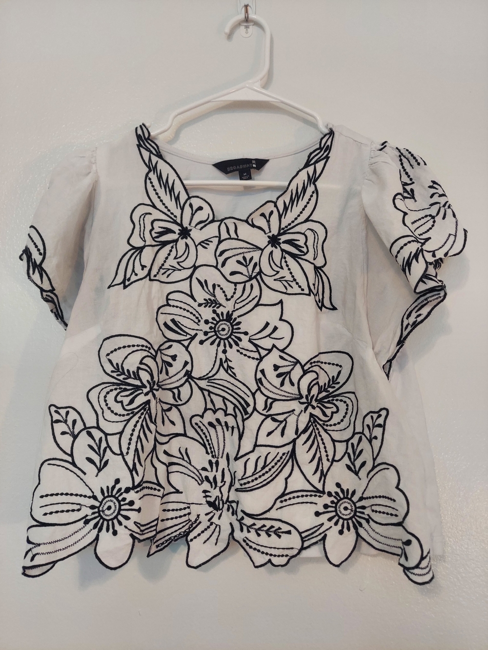 Broadway 38 Women's White Black Cotton Floral Embroidered Short Sleeve Top